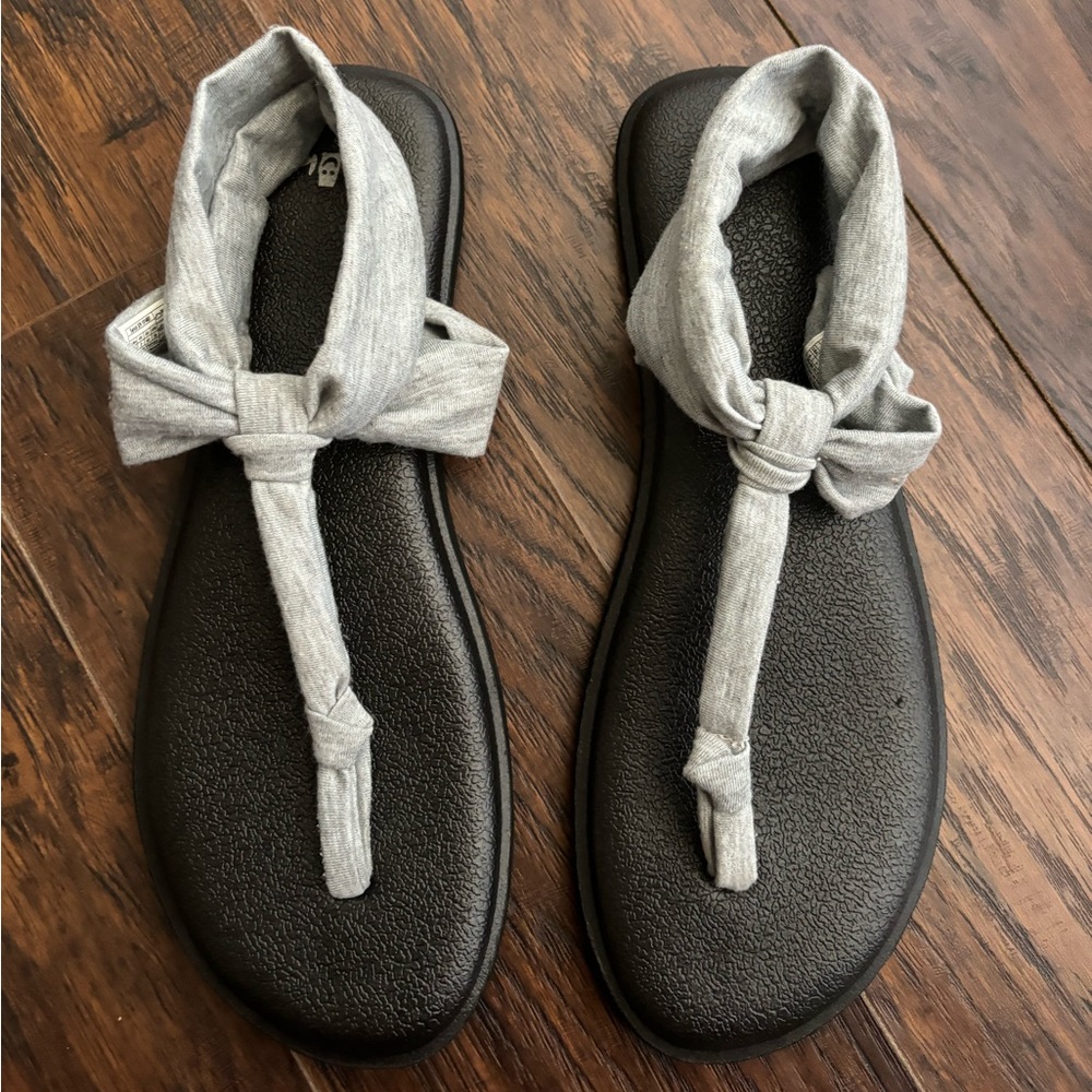 Sanuk Size 9 Sandals